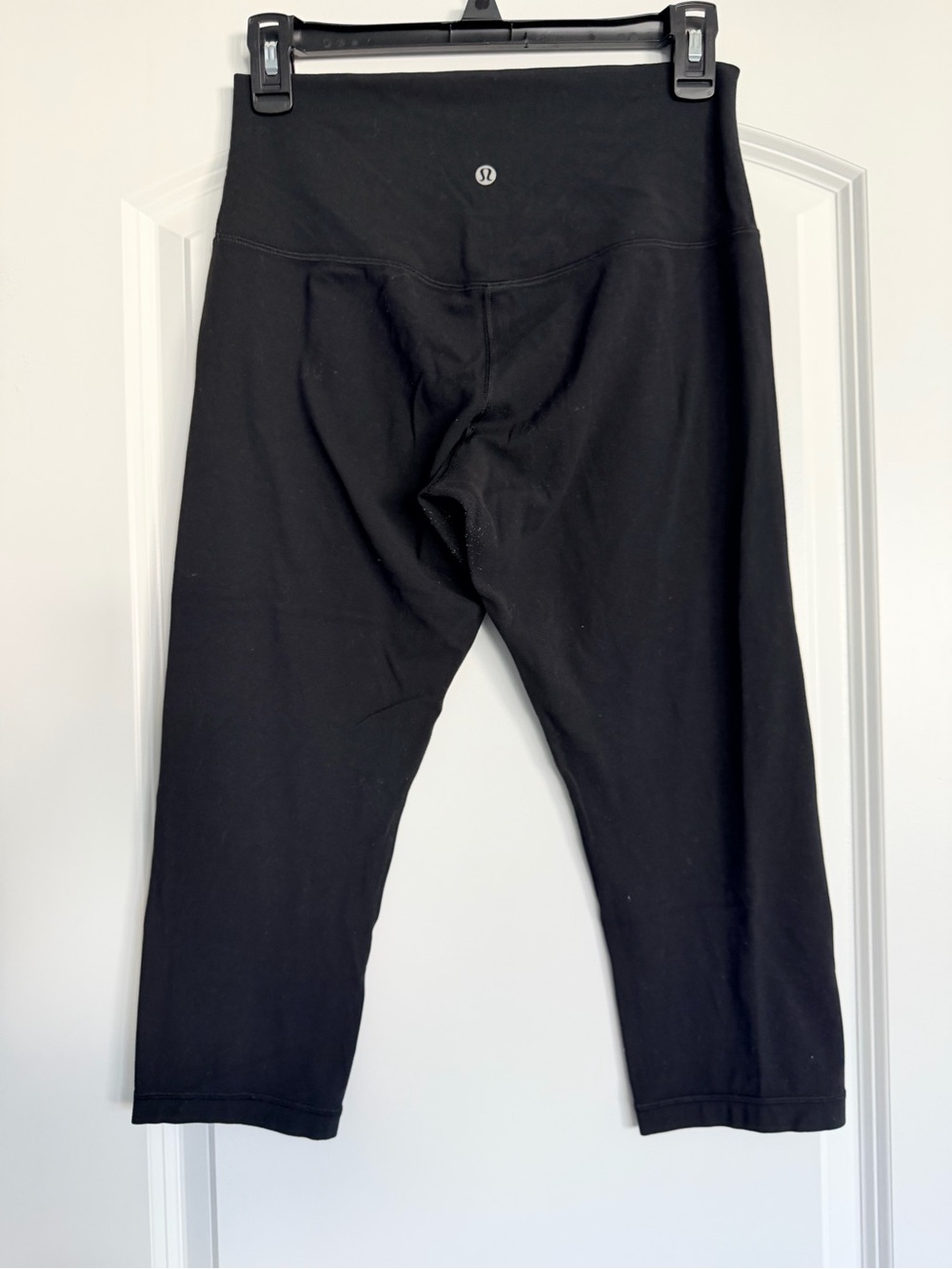 lululemon athletic Black Cropped Leggings - Comfortable Active Bottoms